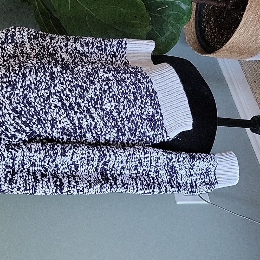 Gorgeous bright white and navy chunky Rag & Bone knit contrast hem sweater. - Picture 3 of 10